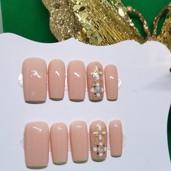 Chic Beige Press-On Nails with Gold Accents - Picture 1 of 5